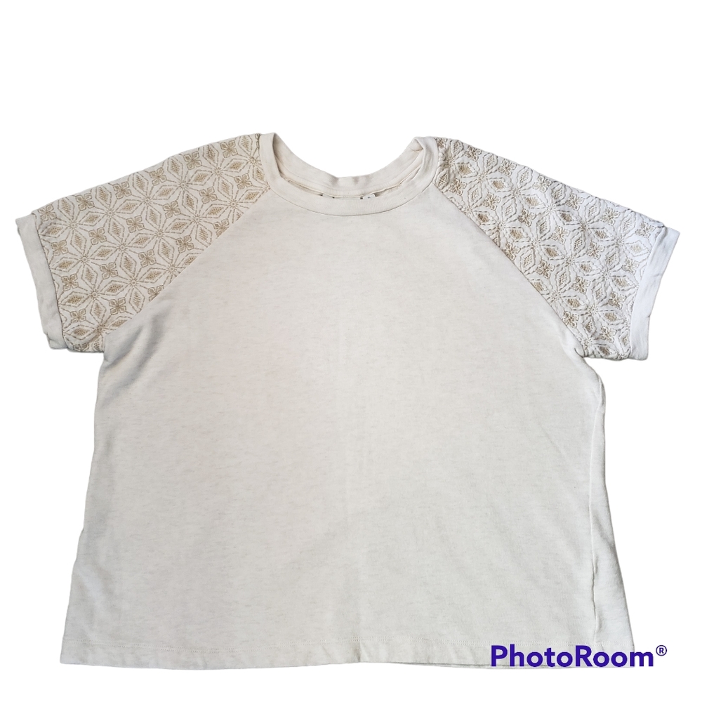 D & CO. active embroidered flower short sleeve sweater shirt in size XL preowned